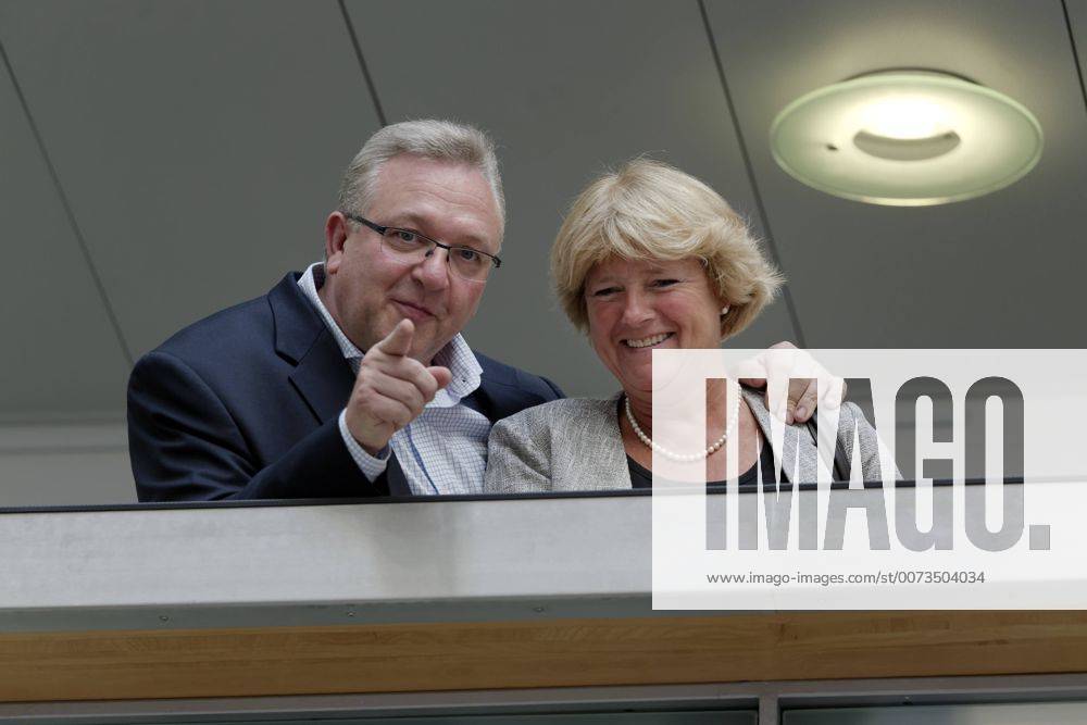Frank Henkel + Monika Grütters 2016-09-19, Berlin, Deutschland - Berlins CDU-Landeschef und Innensenator, Verlierer der Abgeordnetenhauswahlen vom 18. September, vor der Pressekonferenz nach der CDU-Präsidiumssitzung zusammen mit Kultiurstaatsministerin Monika Grütters im Konrad-Adenauer-Haus.