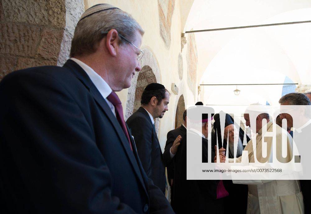 NO FRANCE - NO SWITZERLAND: September 20 2016 : Pope Francis is welcomed by Rabbi Isak Haleve and His all Holiness Bartholomew I Archbishop of Constantinople, upon his arrival to Assisi for an interfaith peace gathering in Assisi, Italy. ©ServizioFotograficoOR CPP