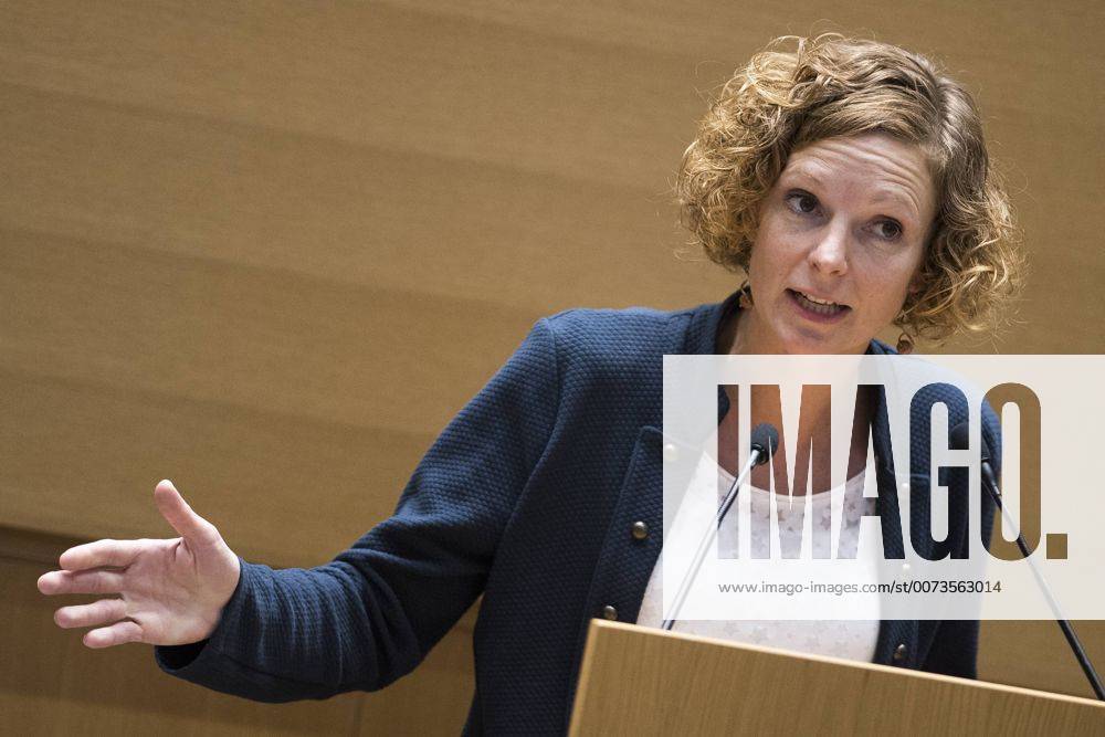 Federation Wallonia - Brussels Minister of Education and School Buildings Marie-Martine Schyns pictured during the rentree plenary session of the parliament of the Federation Wallonia Brussels (Federation Wallonie Bruxelles - Federatie Wallonie Brussel, also former Communaute Francaise) in Brussels, Thursday 22 September 2016. LAURIExDIEFFEMBACQ 04938506