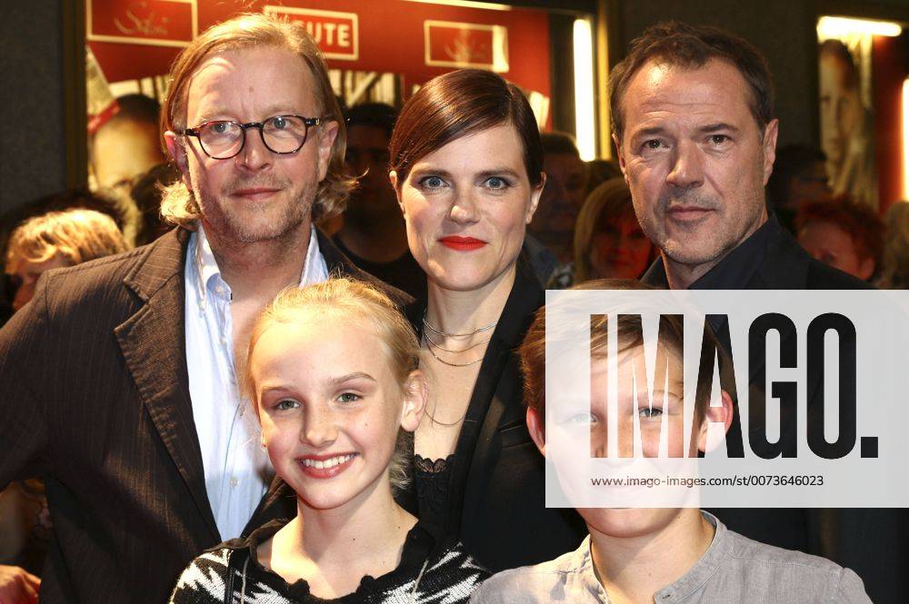 Kai Wessel, Jule Hermann, Fritzi Haberlandt, Ivo Pietzcker und Sebastian Koch bei der Premiere des Kinofilms Nebel im August in der Lichtburg. Essen, 26.09.2016 Foto:xFuturexImage