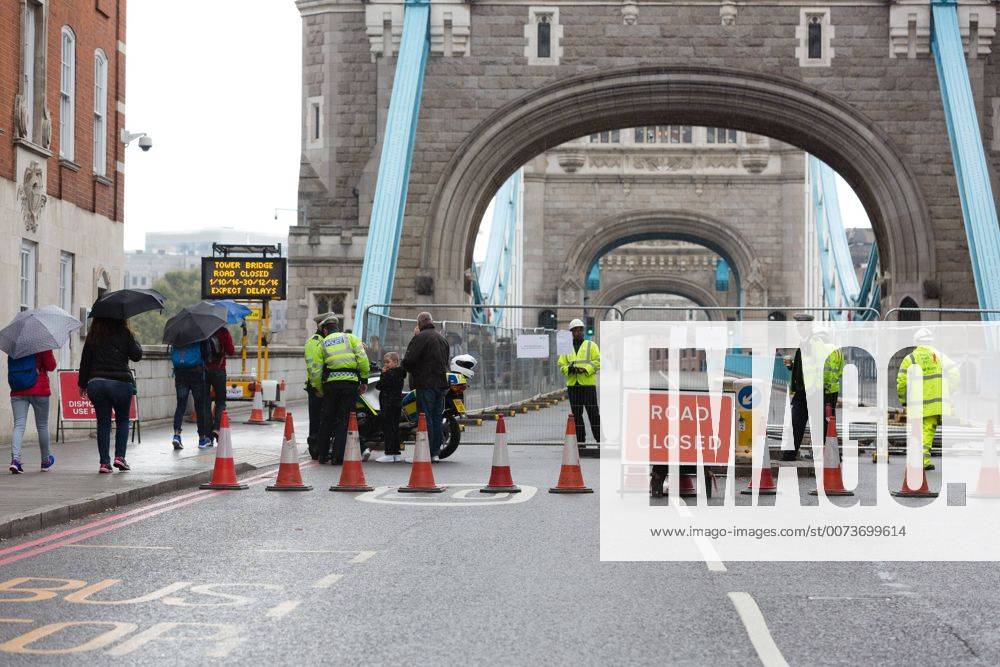 London, London, UK - LONDON, UK. Tower Bridge closes to traffic today for three months for major renovations and repair. Pedestrians are still able to walk across the bridge. London UK - ZUMAl94_