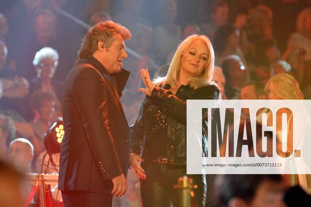 Wilkommem bei Carmen Nebel Andy Borg, Bonnie Tyler bei der ZDF Fernsehsendung Willkommen bei Carmen Nebel mit Spendenaktion im Zeichen der Deutschen Krebshilfe im Velodrom in Berlin am 01.10.2016
