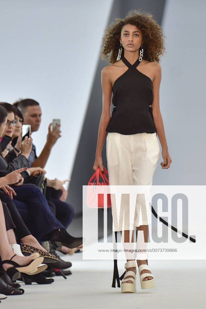 BELO HORIZONTE, MG - 05.10.2016: MINAS TREND OUTONO INVERNO 2017 - designer fashion show Ellus Second Floor (2nd Floor) during the nineteenth edition of the Minas Trend - Autumn Winter 2017 held in Expominas in Belo Horizonte, MG. on the morning of Wednesday (05). x1211162x MourãoxPanda
