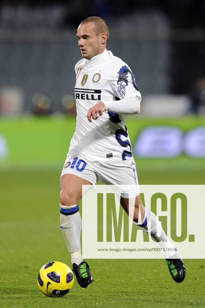 AC Florenz ACF Fiorentina (lila) vs. Inter Mailand (weiß) --- Wesley Sneijder