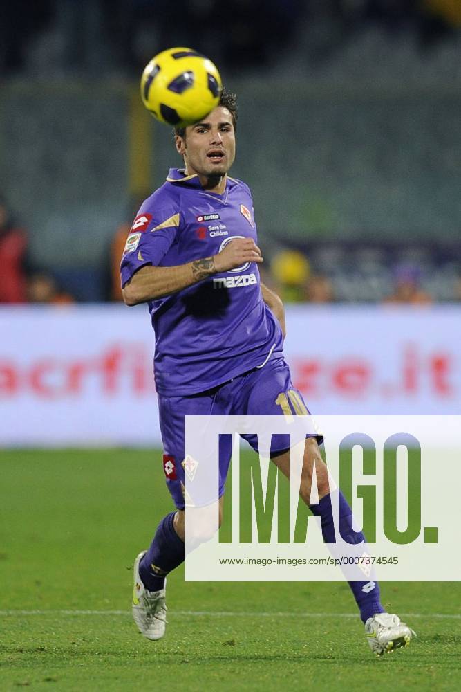 AC Florenz ACF Fiorentina (lila) vs. Inter Mailand (weiß) --- Adrian Mutu