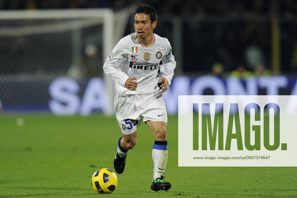 AC Florenz ACF Fiorentina (lila) vs. Inter Mailand (weiß) --- Yuto Nagatomo