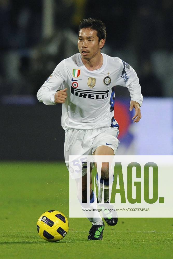 AC Florenz ACF Fiorentina (lila) vs. Inter Mailand (weiß) --- Yuto Nagatomo