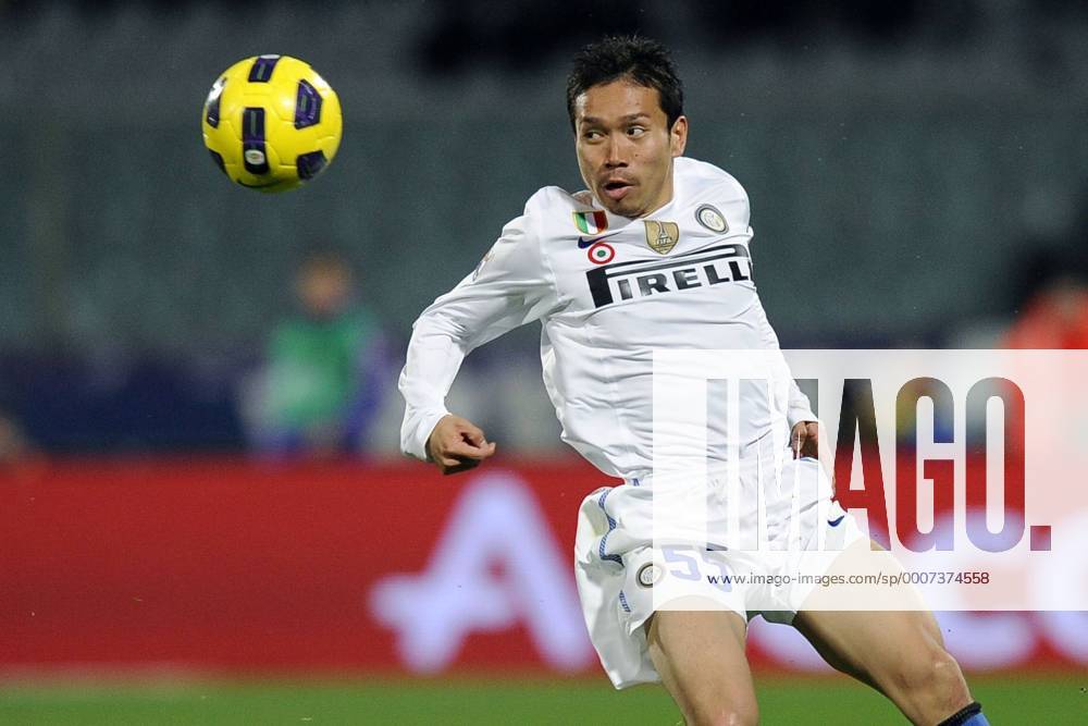AC Florenz ACF Fiorentina (lila) vs. Inter Mailand (weiß) --- Yuto Nagatomo