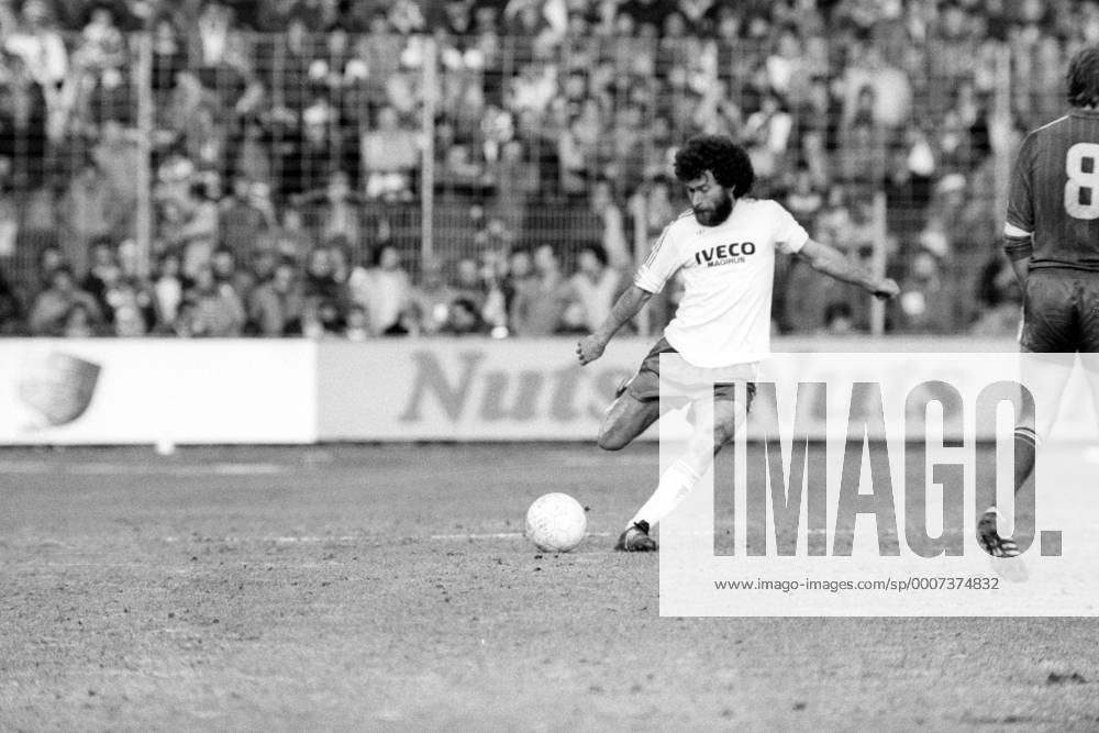 Paul Breitner (FC Bayern München) Aktion, Einzelbild