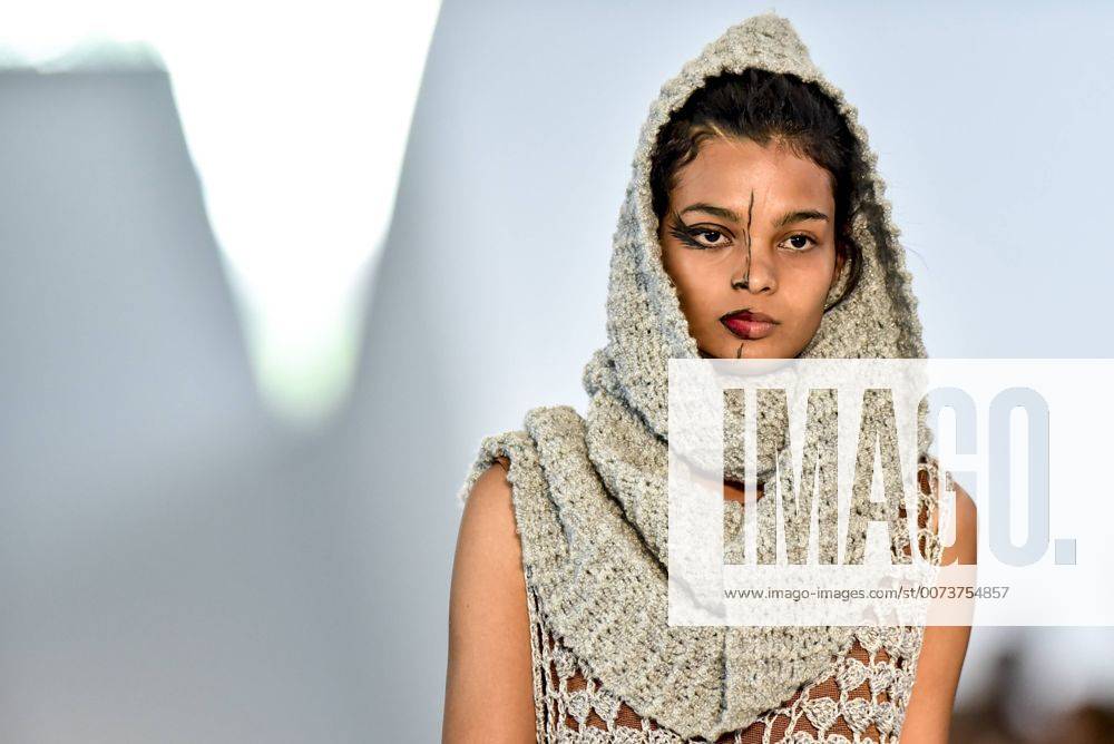 BELO HORIZONTE, MG - 06.10.2016: MINAS TREND OUTONO INVERNO 2017 - designer fashion show Doisélles during the nineteenth edition of the Minas Trend - Autumn Winter 2017 held in Expominas in Belo Horizonte, MG. on the afternoon of Thursday (06). x1211780x MourãoxPanda