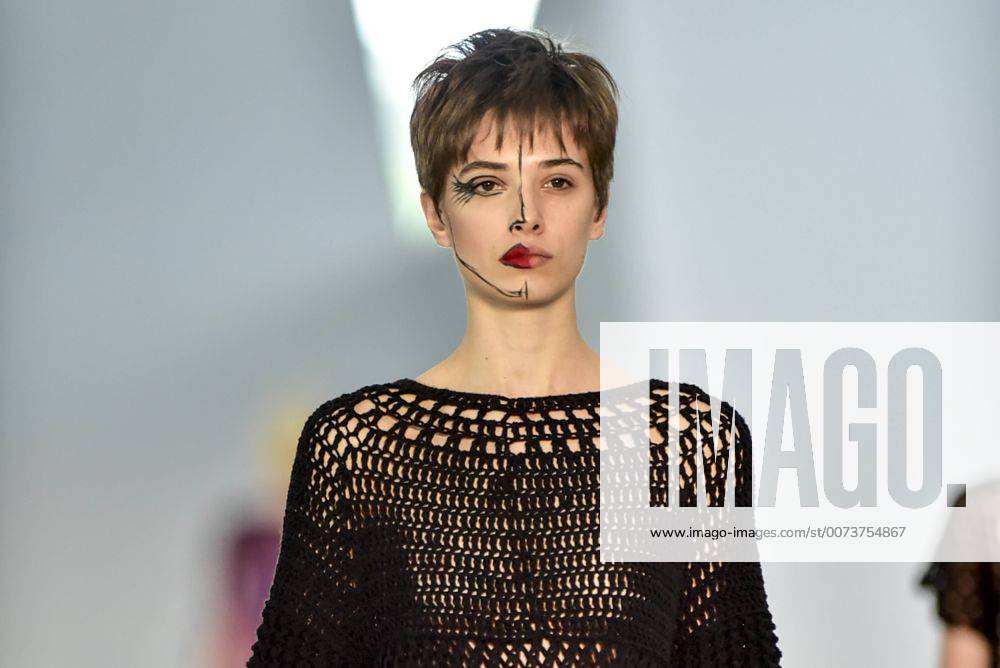 BELO HORIZONTE, MG - 06.10.2016: MINAS TREND OUTONO INVERNO 2017 - designer fashion show Doisélles during the nineteenth edition of the Minas Trend - Autumn Winter 2017 held in Expominas in Belo Horizonte, MG. on the afternoon of Thursday (06). x1211788x MourãoxPanda