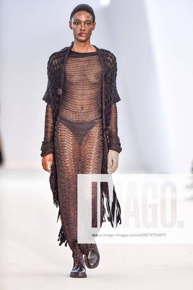 BELO HORIZONTE, MG - 06.10.2016: MINAS TREND OUTONO INVERNO 2017 - designer fashion show Doisélles during the nineteenth edition of the Minas Trend - Autumn Winter 2017 held in Expominas in Belo Horizonte, MG. on the afternoon of Thursday (06). x1211791x MourãoxPanda