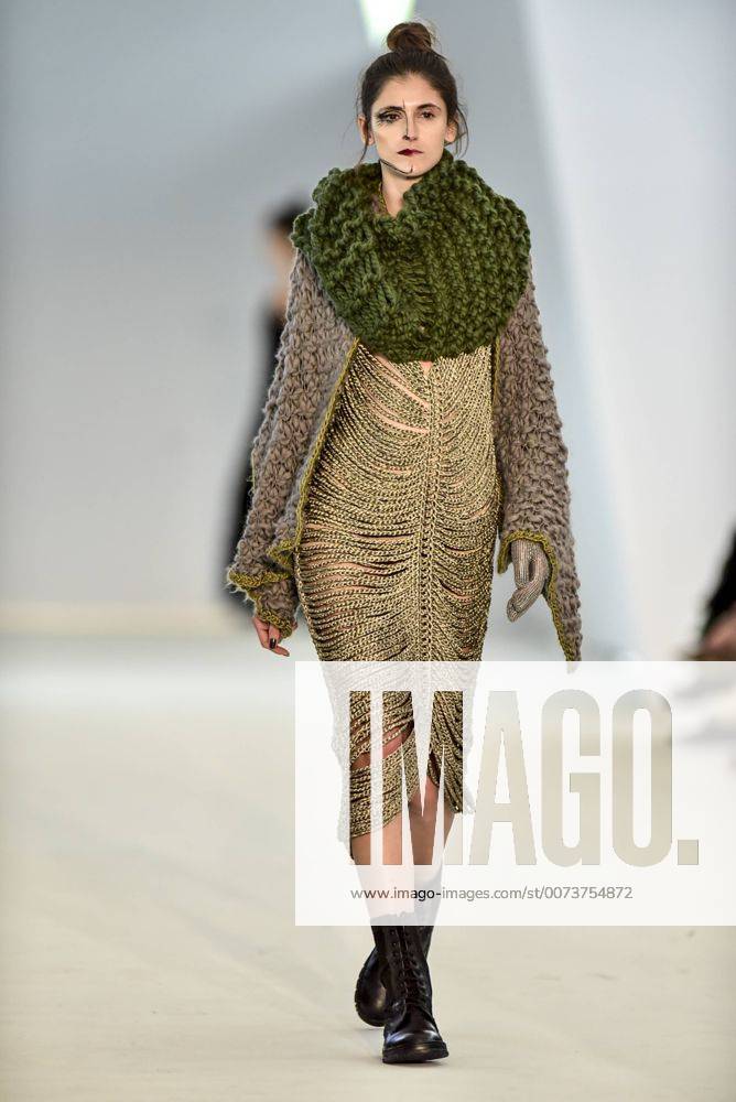 BELO HORIZONTE, MG - 06.10.2016: MINAS TREND OUTONO INVERNO 2017 - designer fashion show Doisélles during the nineteenth edition of the Minas Trend - Autumn Winter 2017 held in Expominas in Belo Horizonte, MG. on the afternoon of Thursday (06). x1211793x MourãoxPanda