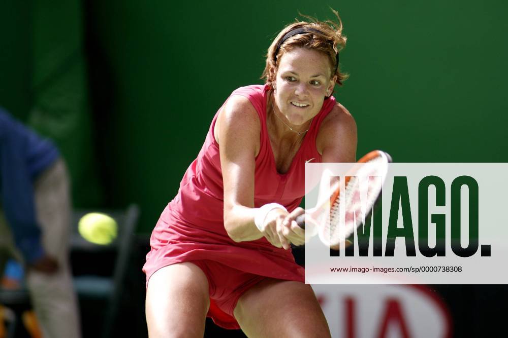 Lindsay Davenport (USA) - beidhändige Rückhand Tennis Damen Australian Open 2003, Grand Slam, Hartplatz, Hardcourt, Hartplatztennis, Hartplatzturnier, Vdig, Einzelbild WTA-Tour Melbourne Dynamik,