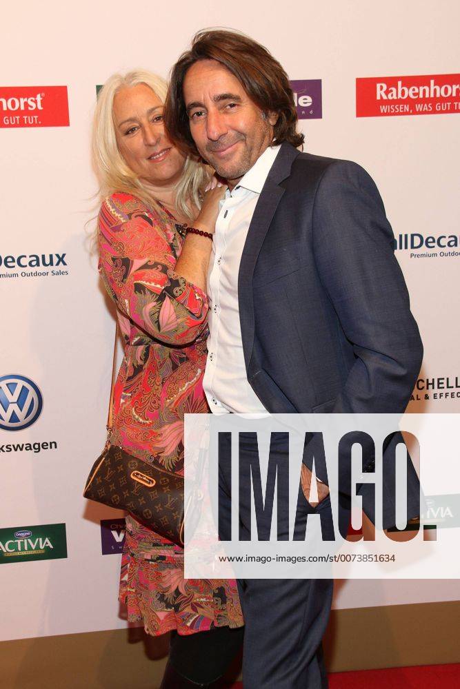 Dieter Landuris und seine Ehefrau Natascha bei der Verleihung Goldene Bild der Frau 2016 -Deutschlands starke Frauen am 13.10.2016 in Hamburg Das Goldene Bild der Frau Verleihung 2016 in Hamburg