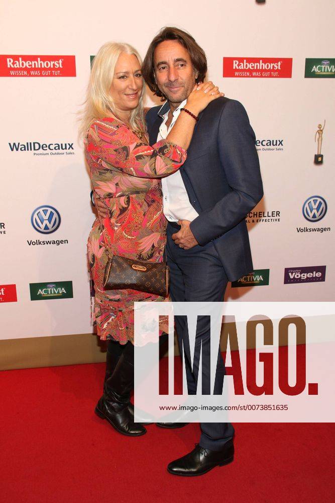 Dieter Landuris und seine Ehefrau Natascha bei der Verleihung Goldene Bild der Frau 2016 -Deutschlands starke Frauen am 13.10.2016 in Hamburg Das Goldene Bild der Frau Verleihung 2016 in Hamburg