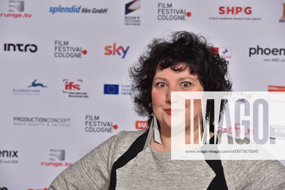 Comedian Meltem Kaptan posiert am 14.10.2016 in Köln auf dem roten Teppich beim International Film Award NRW im Rahmen des Film Festival Cologne. (vormals: Cologne Conference) ein internationales Film- und Fernsehfestival in Köln.