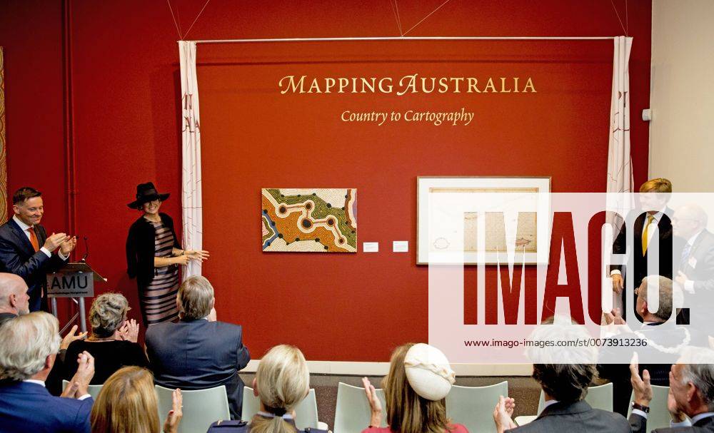 UTRECHT - King Willem-Alexander and Queen Maxima open Monday October 3 the exhibition Mapping Australia in the Aboriginal Art Museum (AAMU) in Utrecht. The Royal Couple will visit the exhibition in preparation for the state visit to Australia and New Zealand that take place in late October and early November. COPYRIGHT ROBIN UTRECHT 3-10-2016 UTRECHT - Koning Willem-Alexander en Koningin Maxima openen maandagmiddag 3 oktober de tentoonstelling Mapping Australia in het Aboriginal Art Museum (AAMU) in Utrecht. Het Koninklijk Paar bezoekt de tentoonstelling in aanloop naar de staatsbezoeken aan AustraliÃ« en Nieuw-Zeeland die eind oktober en begin november plaatsvinden. UTRECHT - Koning Willem-Alexander en koningin Maxima tijdens de opening van de tentoonstelling Mapping Australia in het Aboriginal Art Museum (AAMU) in Utrecht. Het koningspaar bezoekt de tentoonstelling in a