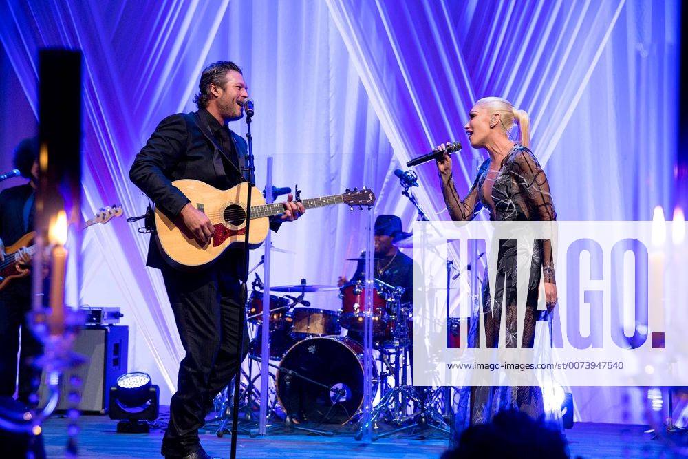 Washington, DC, United States of America - Singer Gwen Stefani is joined by Blake Shelton for a duet during the State Dinner in honor of Italian Prime Minister Matteo Renzi on the South Lawn of the White House October 18, 2016 in Washington, DC. Washington United States of America - ZUMAp138 20161018_zaa_p138_028