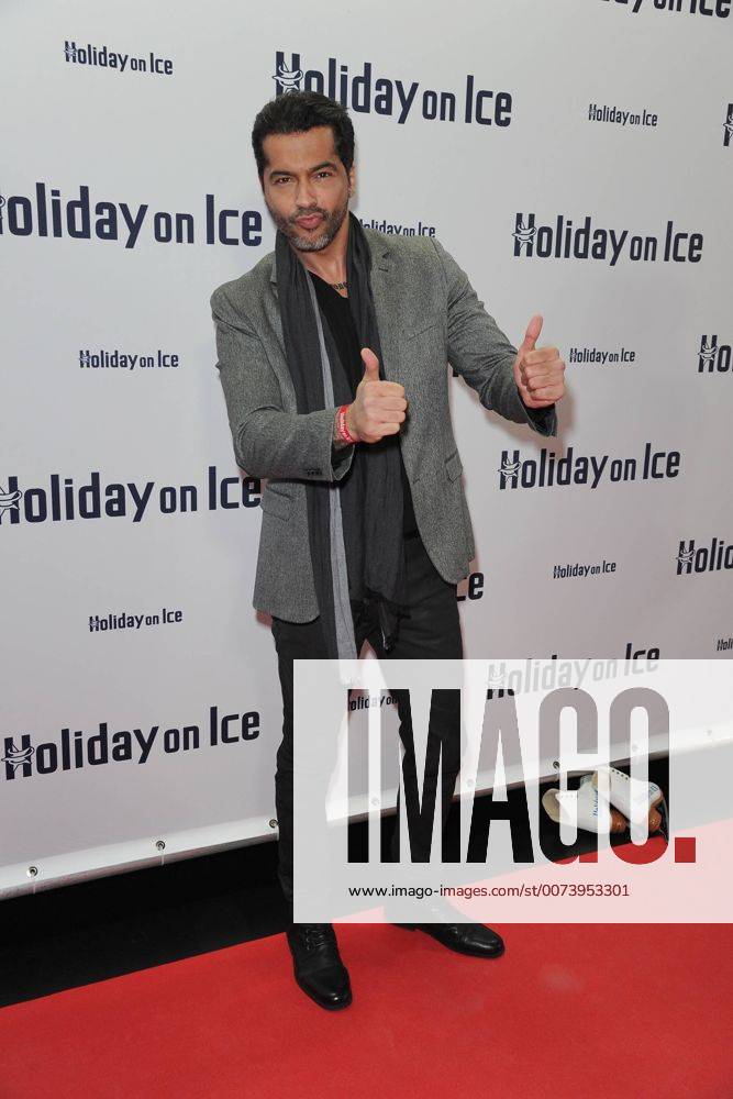 Gala Premiere Holidy On Ice PASSION Show Aurelio Savina, Model Gala Premiere der neuen Holiday on Ice Revue PASSION im Tempodrom in Berlin am 26.02.2016