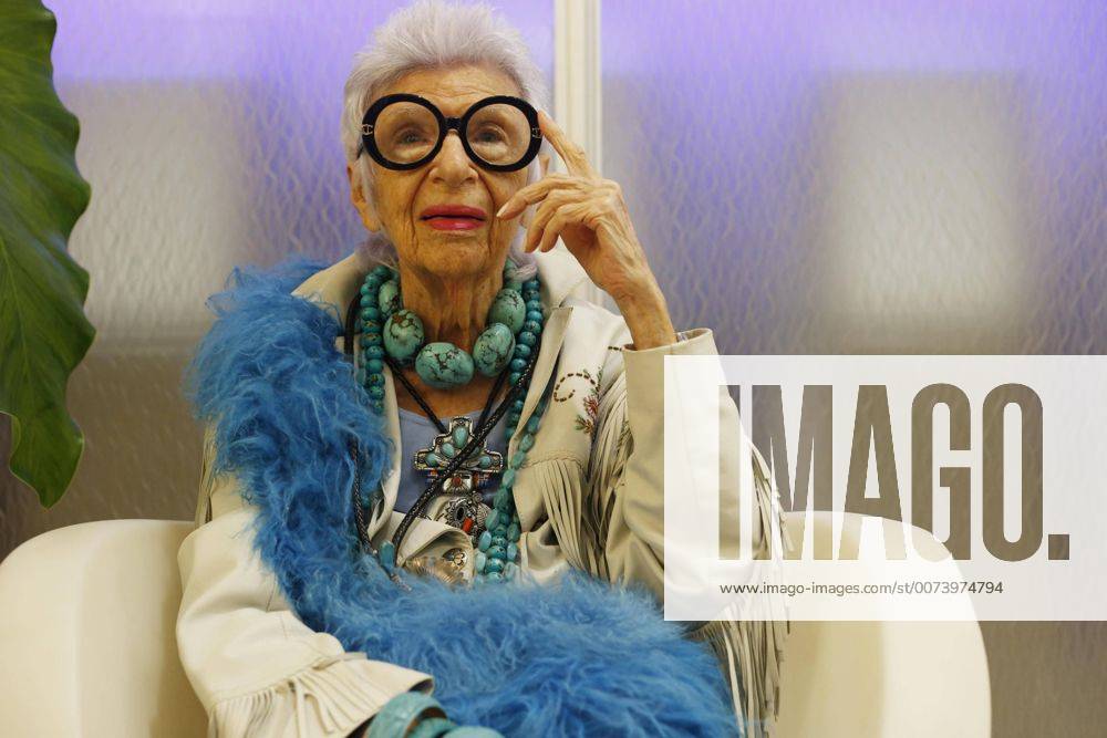 IMAGO ICONS: Iris Apfel US designer and fashion icon Iris Apfel attends the presentation of Atelier Swarovski s Fall-Winter 2016 collection in San Juan, Puerto Rico, 20 October 2016. US DESIGNER IRIS APFEL GUEST AT ATELIAR SWAROVSKI !ACHTUNG: NUR REDAKTIONELLE NUTZUNG! PRI001 20161021-636126152626168450