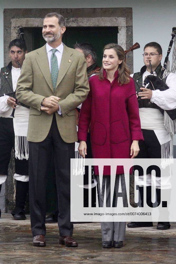 Konig Felipe VI. von Spanien und Königin Letizia von Spanien beim Besuch die Region Los Oscos, die 2016 als schönste Gegend von Asturien geehrt wurde. Los Oscos, 22.10.2016 Felipe VI. von Spanien, Letizia von Spanien Foto:Fotografosx xFuturexImage