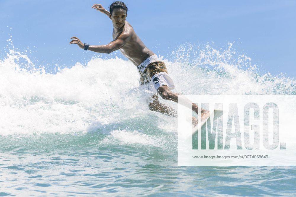 Youniverse - Young Holidays Indonesia, Bali, surfer model released Symbolfoto KNTF00516