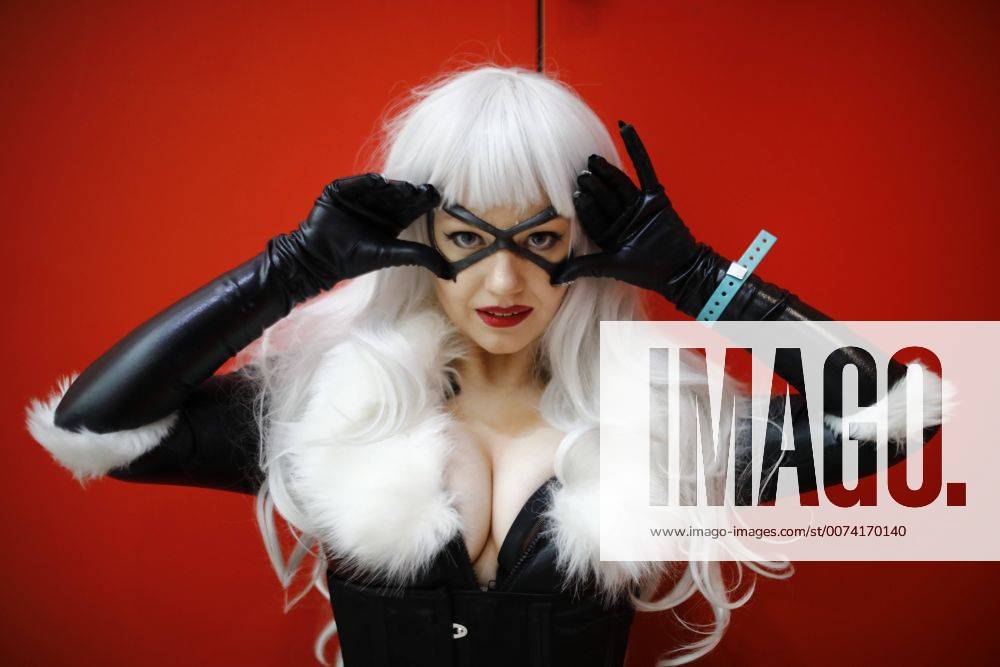 London, London, UK - London, UK. Cosplayers attend the MCM London Comic Con in ExCeL convention centre on Sunday, 30 October 2016. London UK - ZUMAl94_ 20161030_zaf_l94_058