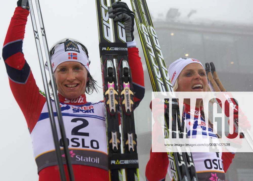 Nordische Ski WM Oslo NOR 26.02.2011 Langlauf 7,5km Damen Doppelverfolgung Weltmeisterin Marit BJOERGEN NOR_3.Platz fuer Therese JOHAUG NOR rechts Foto Camera 4