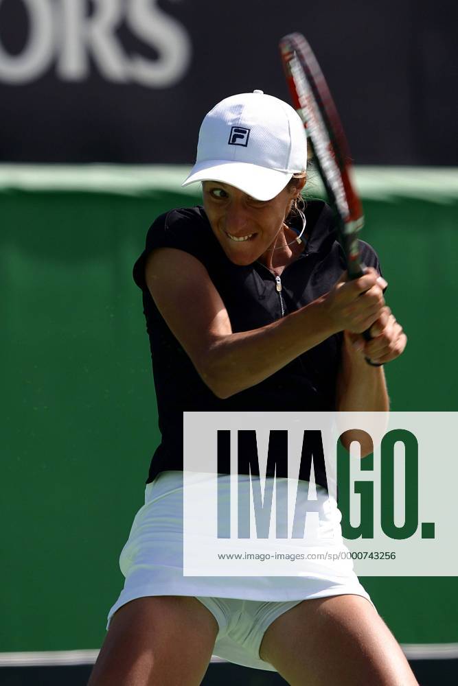 Anca Barna (Deutschland) - beidhändige Vorhand Tennis Damen Australian Open 2003, Grand Slam, Hartplatz, Hardcourt, Hartplatztennis, Hartplatzturnier, WTA-Tour Einzelbild Melbourne Dynamik,