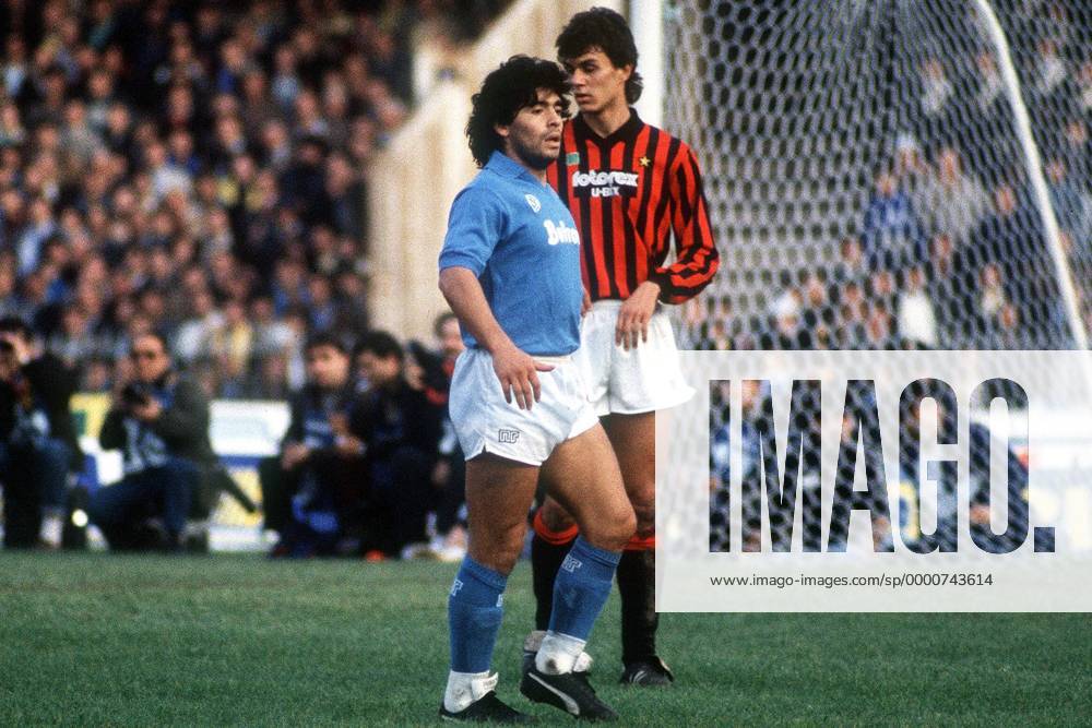 Diego Armando Maradona (vorn, Neapel) wird von Paolo Maldini (Milan) bewacht Fußball Herren Serie A 1985 1986, 1. Italienische Liga, AC Mailand - SSC Neapel 1:2 Gruppe Mailand