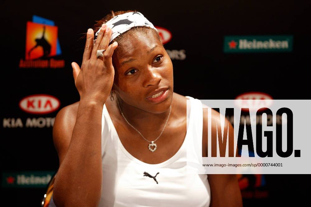 Serena Williams (USA) nachdenklich Tennis Damen Australian Open 2003, WTA-Tour, Grand Slam, Pressekonferenz, PK, Pressetermin Porträt Melbourne Nachdenklichkeit,