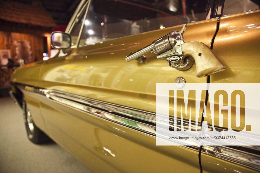 USA, Alabama, Tuscumbia. Alabama Music Hall of Fame, Happy Hal Burns, cowboy car, six-shooter revolver as door handle.
