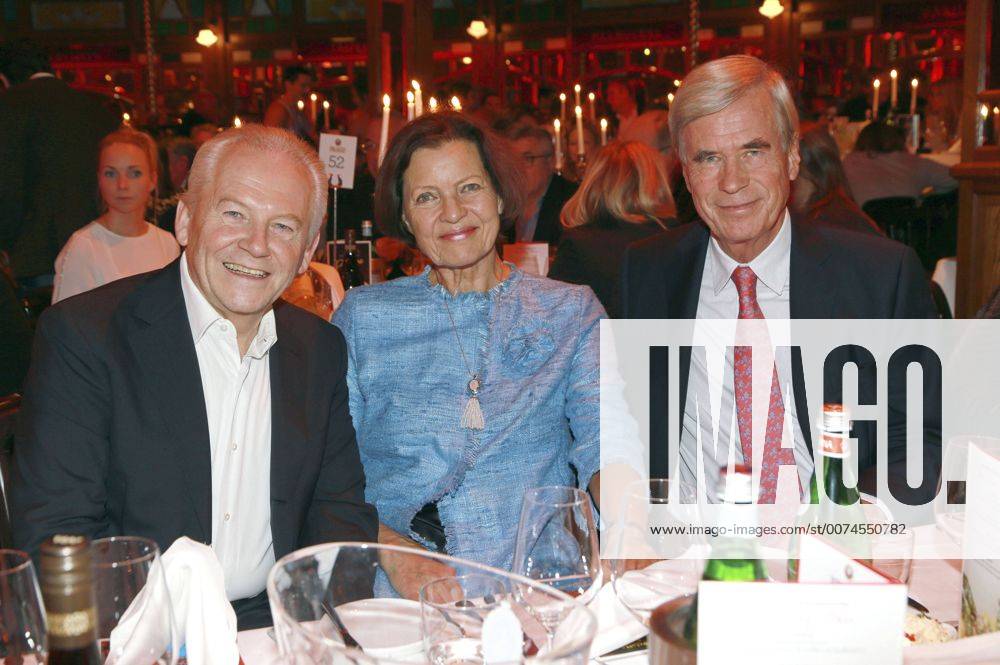 Rüdiger Grube und Michael Otto mit Ehefrau Christl bei der Cornelia Poletto Palazzo Gala Premiere im Spiegelsaal auf dem Deichtorplatz. Hamburg, 12.11.2016 Foto:xFuturexImage