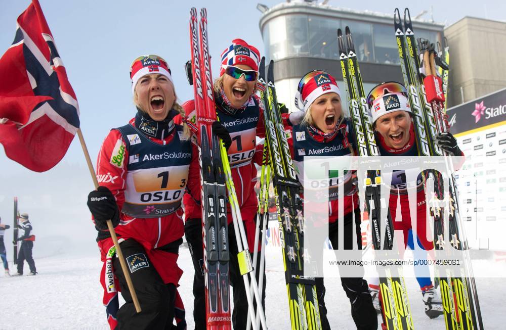 Nordische Ski WM in Oslo, Langlauf Staffel Damen, 4x5km --- Weltmeister Norwegen, v.li.: Kristin STÖRMER STEIRA, Vibeke SKOFTERUD, Therese JOHAUG und Marit BJÖRGEN o0 Sieg Jubel Freude Fahne, Nationalfahne Objekte Mannschaftsfoto Emotionen