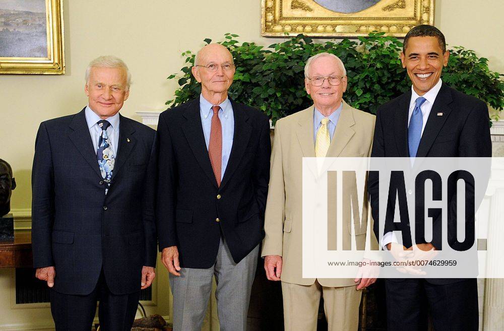 From left to right: Apollo 11 astronauts Buzz Aldrin, Michael Collins, and Neil Armstrong meet with President Barack Obama in the Oval Office at the White House in Washington, DC July 20, 2009. - ZUMAf31_ 20090721_zaf_f31_020