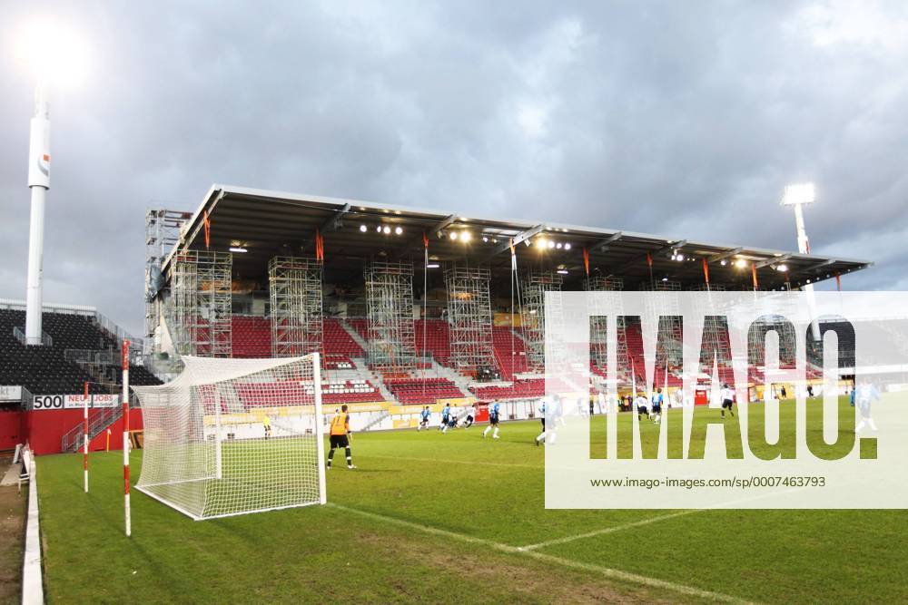 Fußball, Stadiongeschichte 1. FSV Mainz 05 DACHARBEITEN am BRUCHWEG STADION - Heimspielstätte des 1. FSV Mainz 05