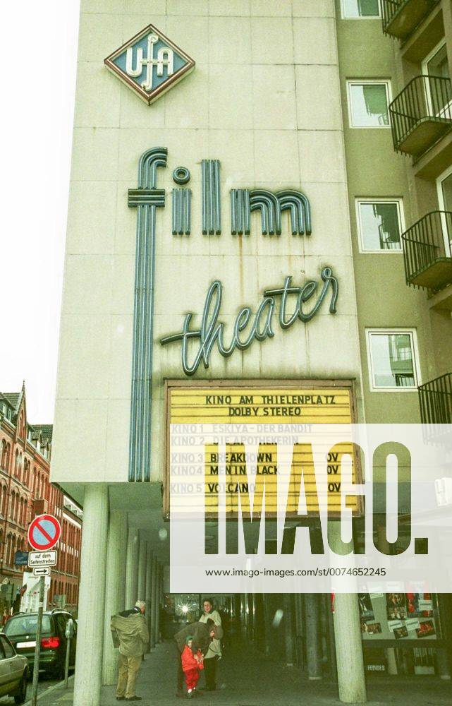 UfA film theater Reklame am Kino am Thielenplatz in Hannover hier am 26.10.1997.