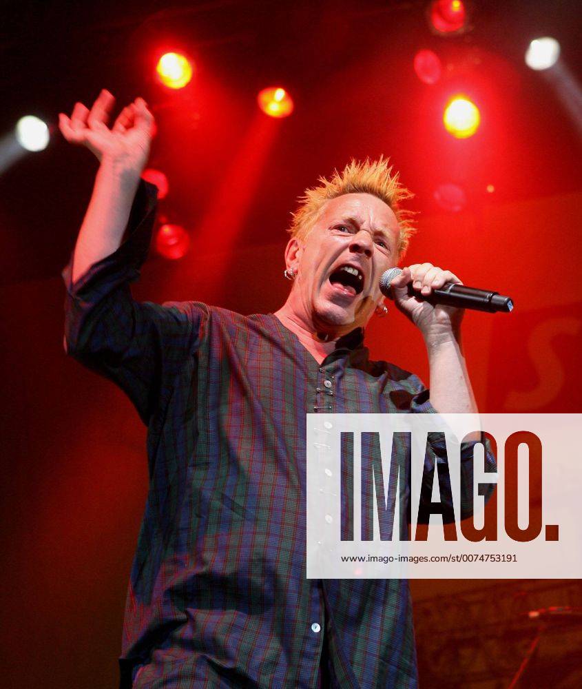 Jun 25, 2008 - Moscow, Russia - Sex Pistols and JOHNNY ROTTEN - ZUMAx01_ 20080625_jab_x01_022