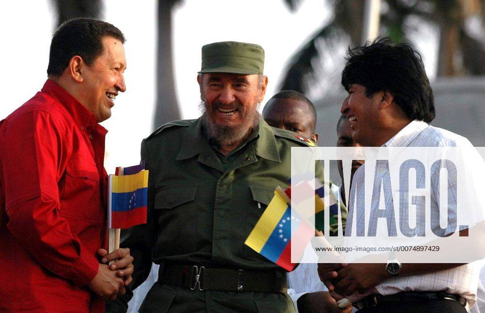 A file picture shows Cuban President, Fidel Castro (C), next to his counterparts from Bolivia, Evo Morales (R), and Venezuela, Hugo Chavez (L), during an act at the Revolution square in Havana, Cuba, on 29 April 2006. Current Cuban president, Raul Castro, announced on 25 November 2016 his brother s death on the Cuban state TV. Cuban former President Fidel Castro has died at the age of 90. Fidel Castro dies aged 90 !ACHTUNG: NUR REDAKTIONELLE NUTZUNG! 20161126-636157536001376897