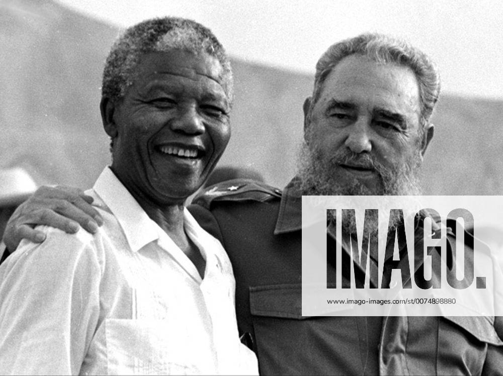 (161126) -- BEIJING, Nov. 25, 2016 () -- File photo taken on July 26, 1991 shows Fidel Castro (R) and Nelson Mandela. Cuban revolutionary leader Fidel Castro died on Nov. 25, 2016 at the age of 90, said his brother Raul, the current leader of Cuba. () (zjy) FILE-FIDEL CASTRO Xinhua