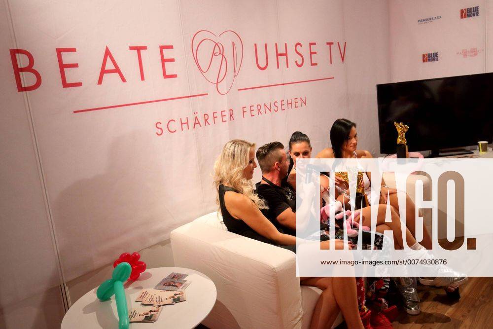 20. VENUS Erotikmesse am 14.10.2016 auf dem Messegelaende unter dem Funkturm in Berlin 20. VENUS Erotikmesse auf dem Messegelaende unter dem Berliner Funkturm. Die Messe Venus Berlin ist eine grosse internationale Erotik Messe. Auf rund 23.000 mÂ² Flaeche praesentieren sich ca. 250 Aussteller aus 40 Laendern. Das gesamte Spektrum des Erotikmarktes wird in den Messehallen praesentiert. - BEATE UHSE TV - SCHAERFER FERNSEHEN xKATJPGx