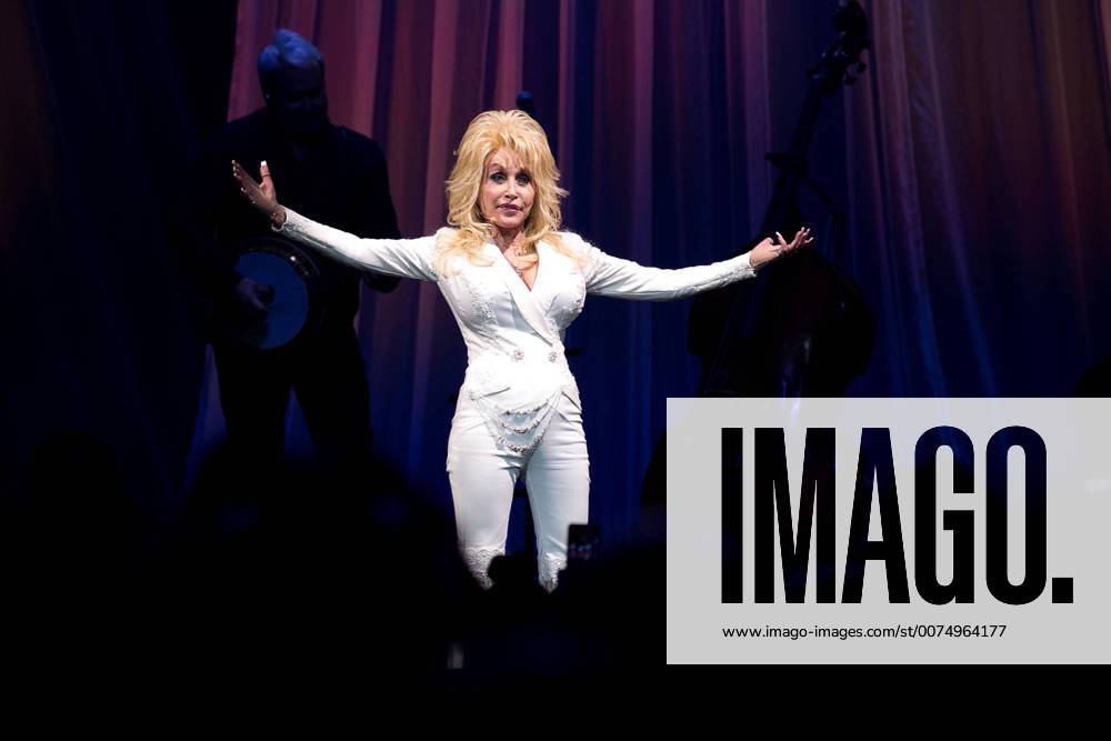 Dolly Parton, die Sängerin bei ihrem Konzert am 27.11.2016 in Sunrise, Florida Dolly Parton Konzert in Sunrise, Florida, 2016