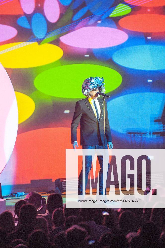 Frankfurt am Main, Frankfurter Jahrhunderthalle im Rahmen ihres Konzerts Super -Tour verwandelte das Elektro-Pop-Duo Pet Shop Boys (Neil Tennant und Chris Lowe) die Jahrhunderhalle in eine riesige Disco