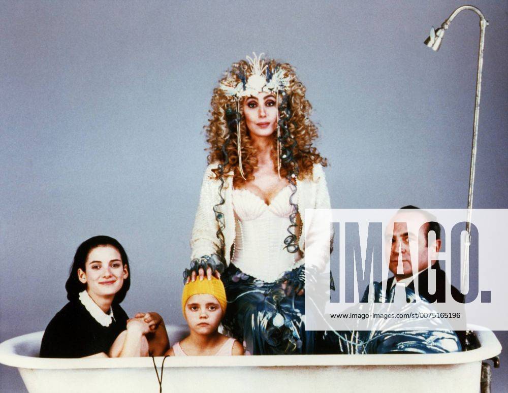 Meerjungfrauen küssen besser, (MERMAIDS) USA 1990, Regie: Richard Benjamin, WINONA RYDER, CHRISTINA RICCI, CHER, BOB HOSKINS, Stichwort: Badewanne UnitedArchives00011197