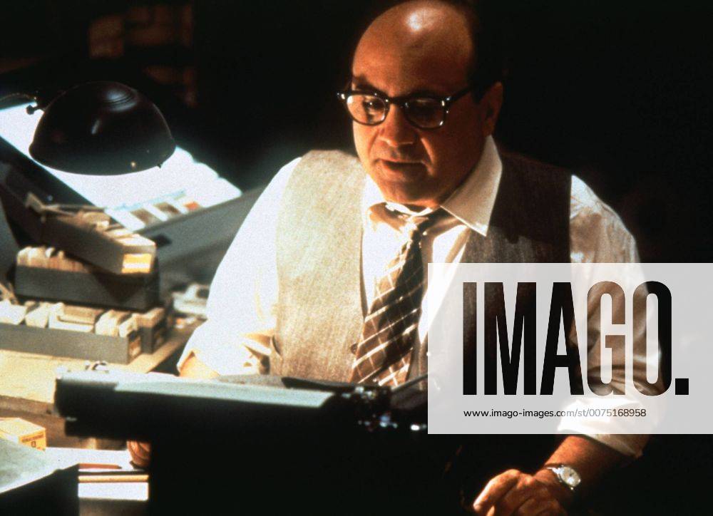 L.A. Confidential, (L.A. CONFIDENTIAL) USA 1997, Regie: Curtis Hanson, DANNY DeVITO, Stichwort: Schreibmaschine UnitedArchives00015843