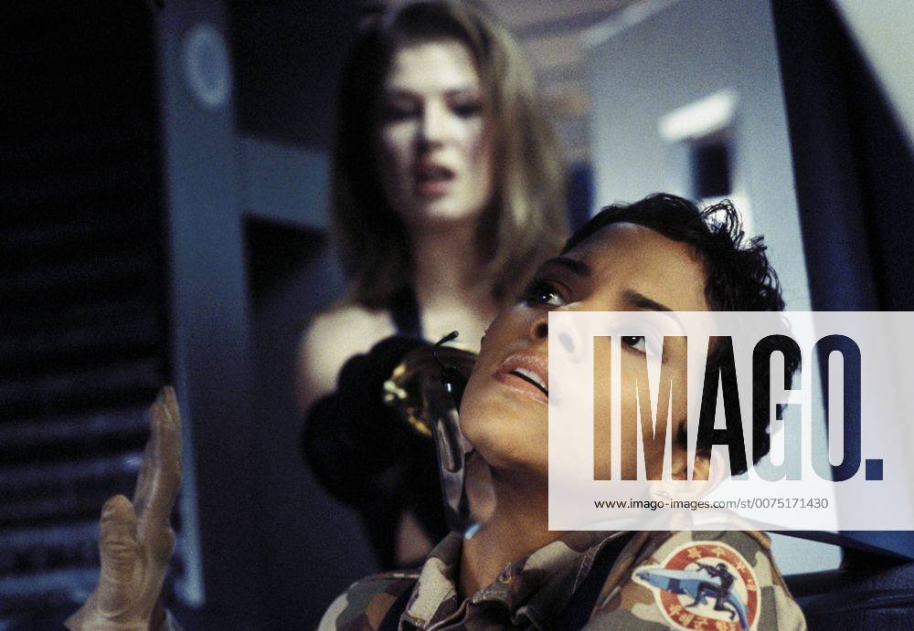 James Bond 007 - Stirb an einem anderen Tag, (DIE ANOTHER DAY) GB-USA 2002, Regie: Lee Tamahori, ROSAMUND PIKE, HALLE BERRY, Stichwort: Folter, Quälen UnitedArchives00018593