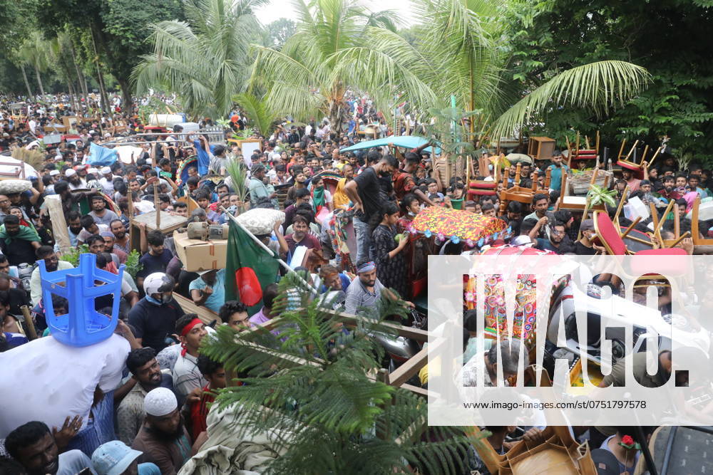 Anti-government protestors celebrate in Shahbag near Dhaka university area in Dhaka on August 5, 2024. Protests in Bangladesh that began as student-led demonstrations against government hiring rules in July culminated on August 5, in the prime minister fleeing and the military announcing it would form an interim government.People gather to celebrate the fall of Bangladesh Prime Minister Sheikh Hasina after an intense clash between police, pro-government forces, and anti-Quota protesters in Dhaka, Bangladesh. Dhaka Bangladesh - ZUMAr336 20240805_zip_r336_016