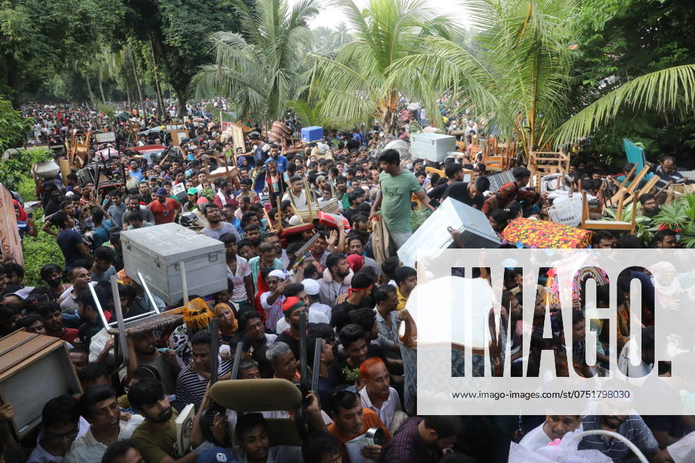 Anti-government protestors celebrate in Shahbag near Dhaka university area in Dhaka on August 5, 2024. Protests in Bangladesh that began as student-led demonstrations against government hiring rules in July culminated on August 5, in the prime minister fleeing and the military announcing it would form an interim government.People gather to celebrate the fall of Bangladesh Prime Minister Sheikh Hasina after an intense clash between police, pro-government forces, and anti-Quota protesters in Dhaka, Bangladesh. Dhaka Bangladesh - ZUMAr336 20240805_zip_r336_017