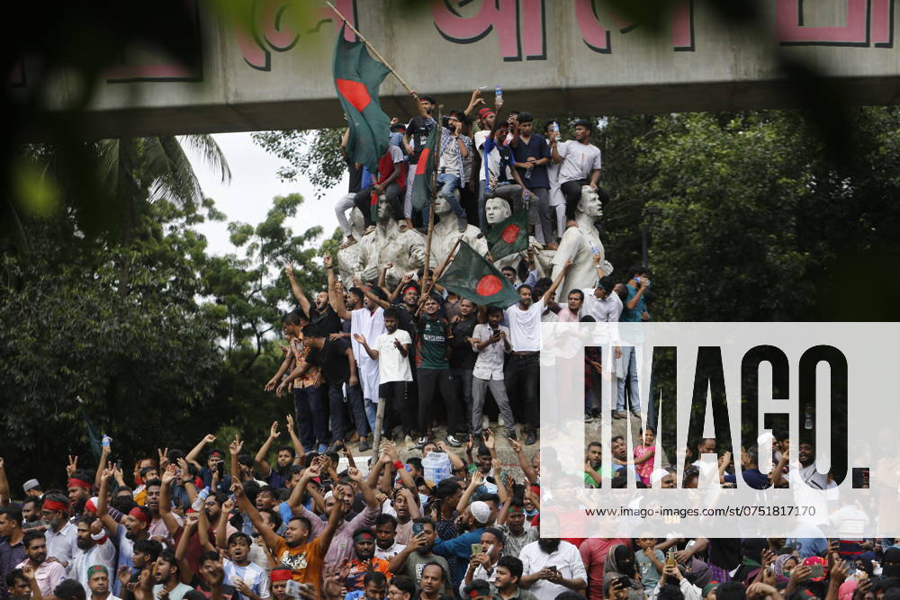 People Celebrates In Bangladesh Anti-government protestors are celebrating at Dhaka University after the fall of the country s Prime Minister Sheikh Hasina following a deadly clash between police, pro-government forces, and anti-Quota protesters in Dhaka, Bangladesh, on August 5, 2024. Dhaka Bangladesh
